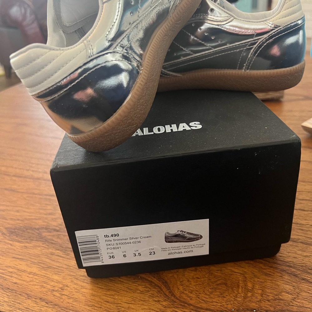 ALOHAS Women's Silver and Cream Sneakers